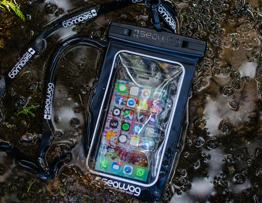 autre photo de IMG/fidlock/seawag_pochette_etanche_bleu.jpg