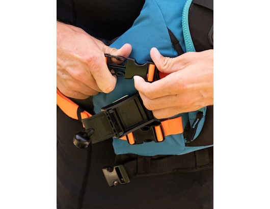 autre photo de IMG/hiko/guardian_3D_noir_hiko_gilet_riviere.jpg