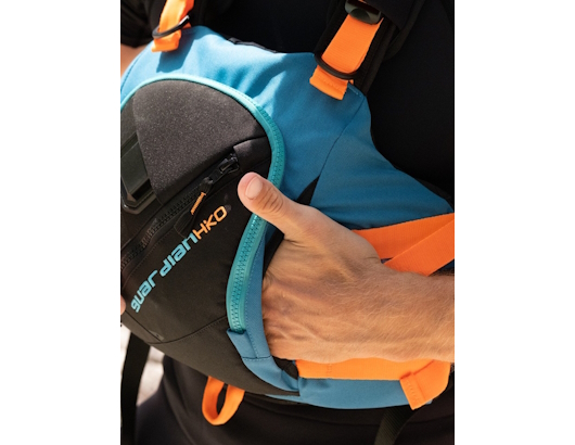 autre photo de IMG/hiko/guardian_3D_noir_hiko_gilet_riviere.jpg