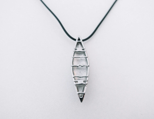 autre photo de IMG/hiko/necklace_pendentif_kayak.jpg