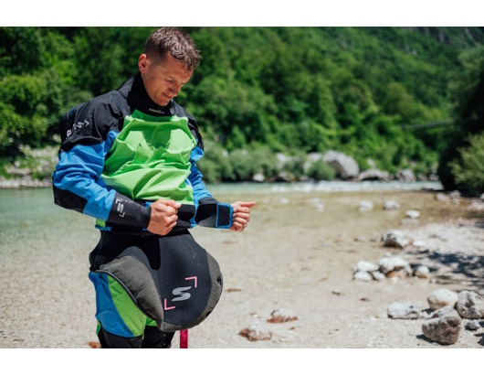 autre photo de IMG/sandiline/combinaison_etanche_sandiline_rouge.jpg